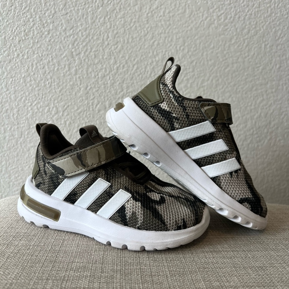 Adidas Kids Camouflage Sneakers - Olive and White RACER TR23 size 7.5